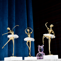 Sculpture de danseuse de ballet en métal de luxe avec accent floral en cristal pour la décoration de la maison, du bureau, du hall d'hôtel, usine OEM ODM