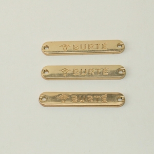 Chất Lượng Cao Nhà Máy Trực Tiếp Quần Áo Kim Loại Biểu Tượng Dấu Hiệu Khắc Thương Hiệu Tấm <span class=keywords><strong>Tag</strong></span> Cho Hàng May Mặc Thương Hiệu Thẻ - Product Image 5