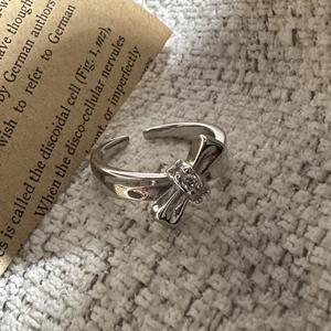 Anillo de Plata de Ley S925 con Diseño Único, Chapado en Oro de 18K, Joyería Ligera y Elegante con Incrustaciones de Circonita Dulce y Fresca - Product Image 1