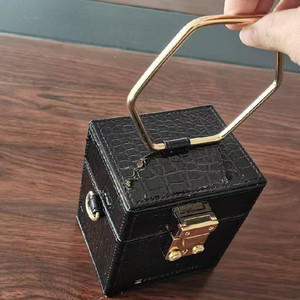 Caja cosmética cuadrada con asa de metal, caja de plástico para joyas, anillos, colgantes, brazaletes, envuelta en cuero PU, caja para joyas. - Product Image 2