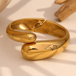 Bracelet ouvert en acier inoxydable plaqué or 18 carats de haute qualité avec moulage simple à double tête de serpent lisse pour cadeau - Product Image 3