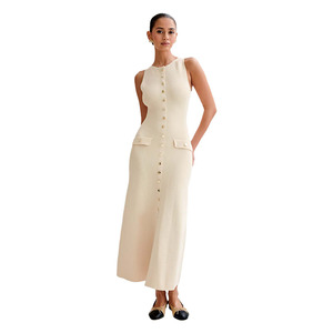 Robe longue en maille élégante et sexy, couleur unie, col rond, sans manches, boutonnée, coupe ajustée, idéale pour les soirées et les clubs. - Product Image 4