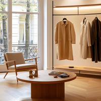 Armoire et présentoir de vêtements pour femmes de magasin spécialisé moderne avec présentoir personnalisable