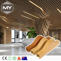 Plafond en aluminium ondulé à grain de bois personnalisé MEIYU, panneau de plafond à lamelles courbées, plafond métallique paramétrique pour l'atrium d'un centre commercial