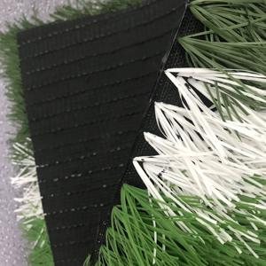 Terrain de jeu scolaire professionnel <span class=keywords><strong>gazon</strong></span> <span class=keywords><strong>artificiel</strong></span> de football herbe de tapis de pelouse artificielle d'épaisseur de 50mm - Product Image 4