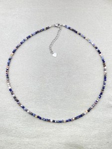 Gargantilla de sodalita facetada con cuentas, joyería delicada de piedras preciosas, collar de cristal con microcuentas facetadas, joyería minimalista, pequeña piedra preciosa - Product Image 3