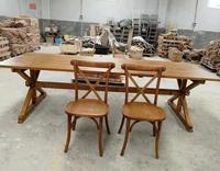 Table de ferme rustique en bois antique avec pieds croisés pour repas en plein air, banquets de mariage et usage en ferme