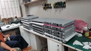 สวิตช์ไฟเบอร์ Brocade G620 <span class=keywords><strong>64</strong></span> พอร์ต/24 แอคทีฟ, 24x32Gbps คลื่นสั้น, ขยายได้ถึง <span class=keywords><strong>64</strong></span>, ระบบจ่ายไฟแบบ Dual Hot-Swap, ระบบจัดเก็บข้อมูล SAN ระดับองค์กร - Product Image 5