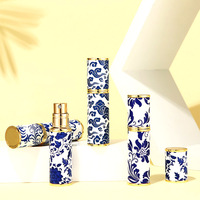 Flacon de parfum de voyage en porcelaine bleue et blanche de 5 ml avec logo personnalisé, vaporisateur de parfum avec enveloppe en cuir