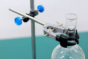 Kelsonlab — <span class=keywords><strong>pince</strong></span> <span class=keywords><strong>universelle</strong></span> en Aluminium HSG-113, <span class=keywords><strong>pince</strong></span> d'extension <span class=keywords><strong>universelle</strong></span> à quatre doigts pour laboratoire chimique - Product Image 4