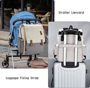 Sac à langer BSCI avec matelas à langer portable, étui à sucettes et sangles pour poussette - Product Image 6