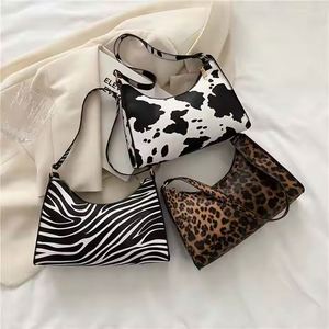 Bolso de Hombro I-0230 para Mujer, Bolso de Mano de Cuero con Estampado de Leopardo, Color Negro, para Chicas, Diseño de Cebra - Product Image 6