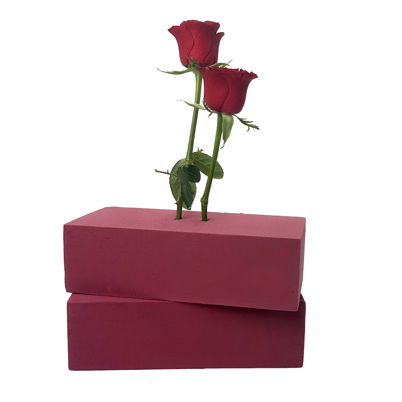 Boue de fleurs rouges