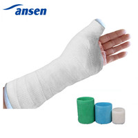 Bandage de coulée orthopédique en fibre de verre élastique résistant à l'eau médicale pour le traitement des fractures des os de jambe tailles certifiées CE