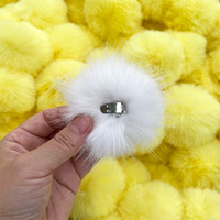 Pompons en fausse fourrure en gros en stock pour accessoires sportifs DIY, pendentifs, garnitures, boules en peluche pour chaussures, chapeaux et vêtements