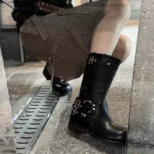 Bottines de motard de style coréen, bottes rétro de style britannique, bottes tendance, arrivées d'automne, bottes à plateforme pour femmes, boucle de ceinture cloutée - Product Image 5