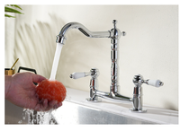Weihao Robinet mitigeur de cuisine moderne en laiton chromé à double poignée et rotatif à 360 degrés avec pulvérisateur extractible pour hôtel