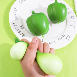 Jouet à presser en TPR souple, coloré, en forme de grosse poivrière douce, pour la décompression, à rebond lent, promotionnel, avec impression de logo personnalisé - Product Image 3