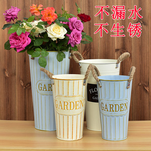 Ensemble de 2 seaux métalliques de jardin, pot de fleurs en fer à rayures verticales, style shabby chic, décoratif pour l'extérieur - Product Image 4