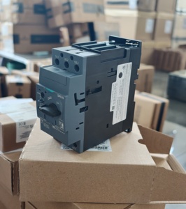 Interruptor de Circuito Siemens 3RV2031-4VA10, Conexión por Tornillo, 45 A, Interruptor de Circuito para Motor CLASE 10 - Product Image 1