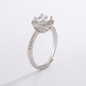 Bague en zircon à huit cœurs et huit flèches, plaquée platine, style 'Small Sugar Ring', best-seller, bijou de collection, également disponible comme bague diamant, et disponible en version bracelet. - Product Image 3