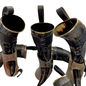 Auténtico Cuerno de Búfalo Ecológico y Orgánico de 500 ml para Beber, Acabado Natural, Estilo Vikingo, Soporte de Cuero Pulido, Venta al por Mayor - Product Image 1