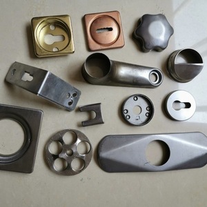 Pièces métalliques estampées Hengxinhan Hxh-18 en tôle galvanisée, traitement personnalisé pour applications de quincaillerie - Product Image 1