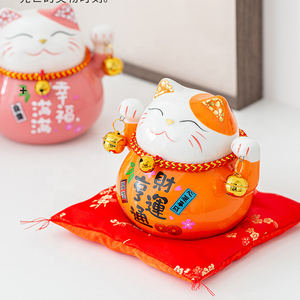 Figurine japonaise en porcelaine de 4,5 pouces prête à être expédiée, cadeau <span class=keywords><strong>Maneki</strong></span> <span class=keywords><strong>Neko</strong></span> <span class=keywords><strong>noir</strong></span> et rouge, <span class=keywords><strong>chat</strong></span> porte-bonheur en céramique - Product Image 1