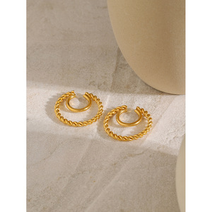 18K vàng cuộn dây thép không gỉ xoắn cuộn đôi in mạng màu đỏ cùng thời trang kẹp tai bằng thép titan phụ nữ - Product Image 3