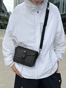Servizio OEM Borsa a Tracolla in Pelle PU di Lusso Personalizzata per Uomo con Chiusura a Lucchetto Stile <span class=keywords><strong>Messenger</strong></span> per Viaggi e Tempo Libero - Product Image 6
