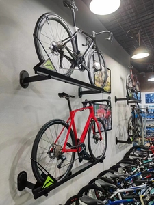 Espositore da Parete per Biciclette in Acciaio Rinforzato, Design Impermeabile, Personalizzabile, per Negozi al Dettaglio e Uso Interno - Product Image 3