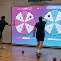 Jeu interactif de mur de balles avec roue des prix, solution de divertissement tout-en-un pour la location d'événements, l'activation de marque FEC et les aires de jeux intérieures