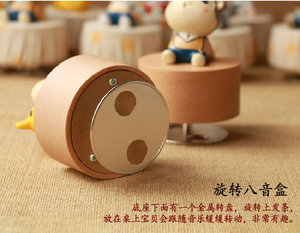 Caja Musical Giratoria de Madera de Haya con Diseño Personalizado de Animales Pequeños - Product Image 5