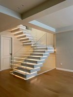 Escalier droit en L CBMmart avec marches en bois à double poutre latérale et câble en verre pour intérieur