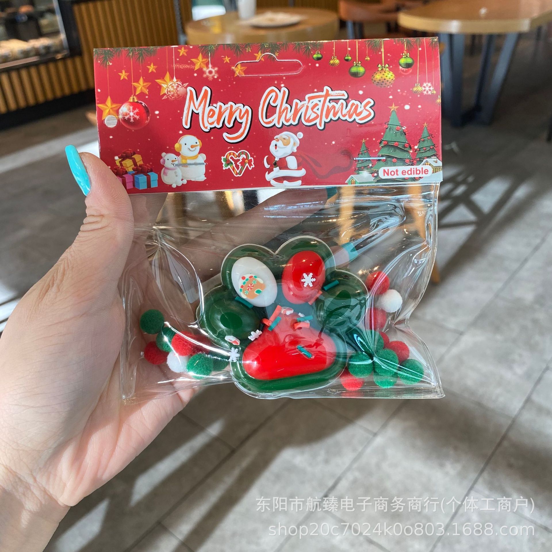 Patte de chat de Noël tricolore - fond vert