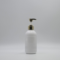 Bouteille Pompe PET Rayée Verticale 300ml 500ml Ambrée Transparente Blanche pour Shampooing, Pompe à Lotion Dorée, Sérigraphiée, Vierge