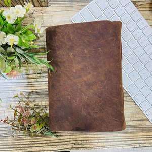 Carnet en cuir B5 fait main vintage, design gaufré rétro, pages vierges, compatible crayon, carnet de croquis écologique, fermeture à cadenas, cadeau - Product Image 5