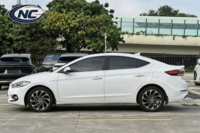 Voiture d'occasion pas chère Hyundai Elantra Leading 2016 1.6L, berline compacte économique en carburant, habitacle spacieux, idéale pour une utilisation familiale