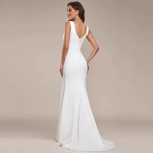 Robe de mariée sirène sans manches à col en V, froncée, avec fente latérale, pour élopement - Product Image 5