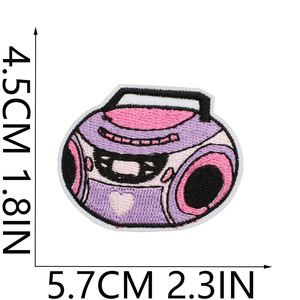 Combinaison violette tissu brodé fer sur sac de patchs décoré avec des autocollants de patch de petit diable extraterrestre en forme de coeur - Product Image 4
