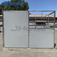Stalle d'écuries en HDPE avec abri de panneau de décrochage portatif extérieur de toit pour pâturage Paddock Ranch Equine