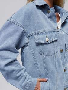 Veste en jean décontractée surdimensionnée pour femme, à simple boutonnage, classique, en denim avec détails logo, coupe ample, style boyfriend - Product Image 4