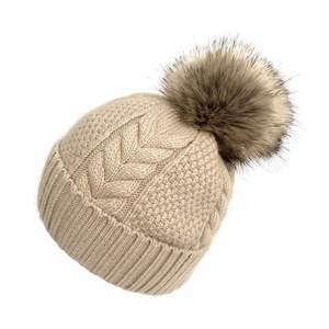 Bonnet d'hiver tricoté pour femme, imprimé sérigraphié, avec pompons en fourrure - Produit promotionnel pour le bureau - Product Image 1