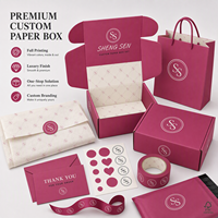 Maßgefertigte Verpackungsboxen mit Farbigen Logos Rosa Weiß UV-Beschichtung Kleidung Schneebirnenpapier Verwendet für Versandboxen für Kleidung