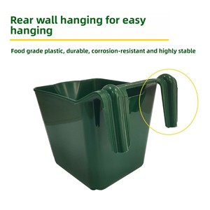 Nouveau seau d'alimentation pour chevaux suspendu en plastique épaissi 8L14L pour l'alimentation des chevaux - Product Image 3