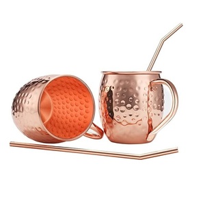 Juego de 2 tazas de cóctel Moscow Mule pulidas de cobre brillante con pajita y medidor de clavijas, Decoración de mesa y accesorios de Bar - Product Image 1