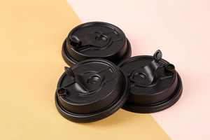 Couvre-gobelets à café jetables écologiques de bonne qualité, transparents, blancs et noirs en plastique PP pour gobelets à café en papier - Product Image 4