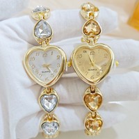 Nouvelles montres pour femmes en forme de cœur, logo personnalisé, mouvement à quartz, montres pour femmes élégantes et tendance
