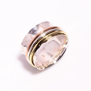 Anillo giratorio de plata 925 glorioso, diseño Simple, banda ancha martillada de tres tonos para bodas con joyería de latón de cobre principal - Product Image 1