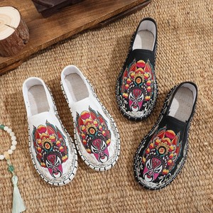 Zapatos de Tela Sin Cordones para Hombre Bupu Fenghua Estilo Pekín Antiguo, Nuevos Zapatos Casuales Bordados con Suela Suave Multicapa Hechos a Mano para Primavera/Verano - Product Image 1